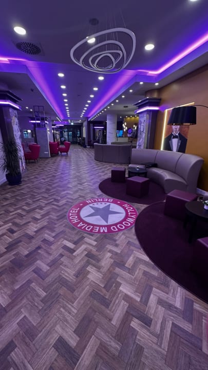 Lobby Hollywood Media Hotel