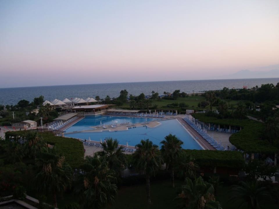 Отель вечером Kaya Belek Hotel