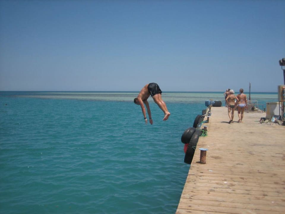 Прыжок Golden Beach Resort