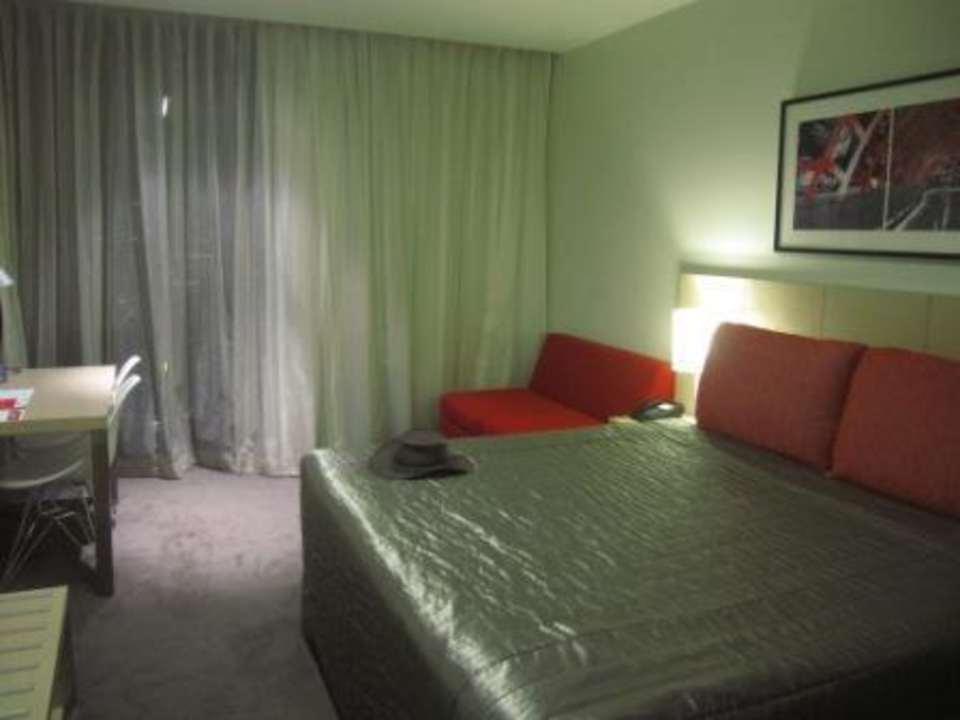 Superbequemes Bett und Sofa Travelodge Docklands Hotel