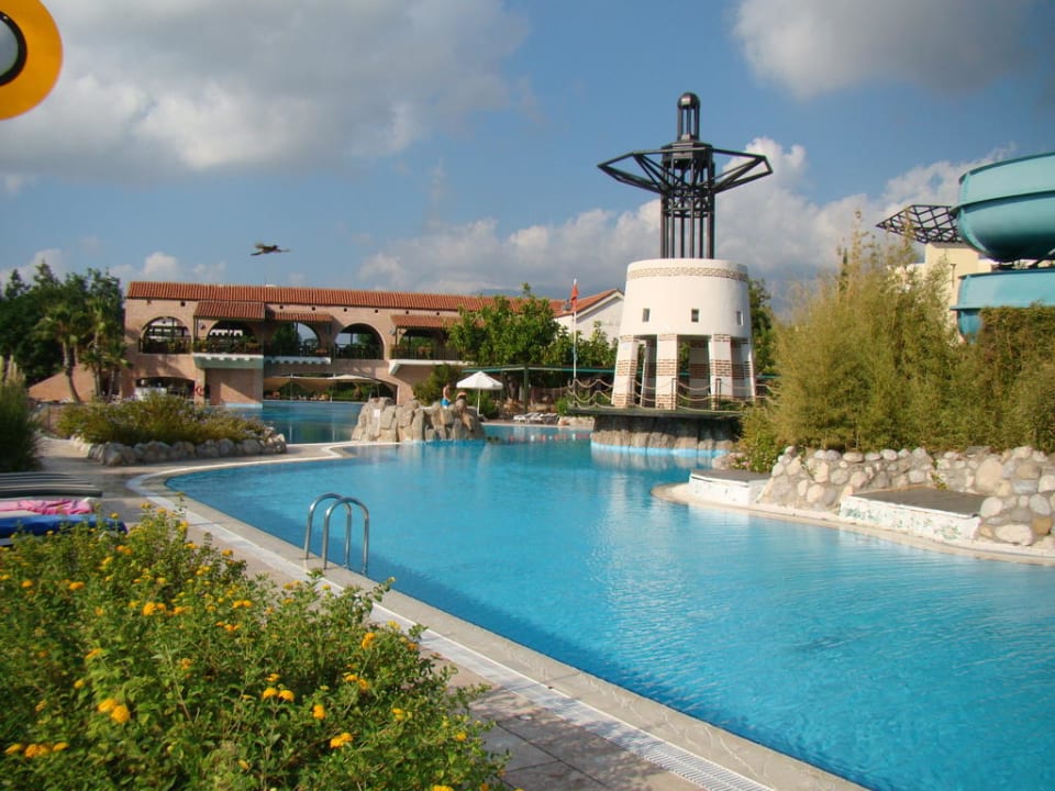 Бассейн Limak Limra Hotel & Resort