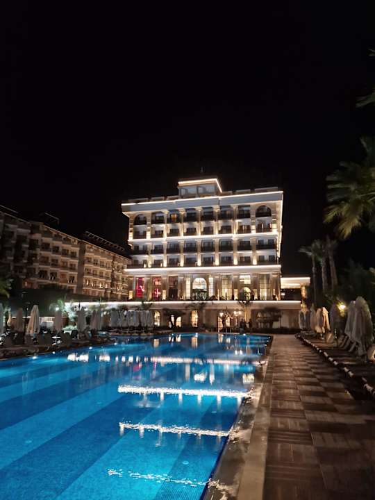 Strand Serenity Queen Hotel
