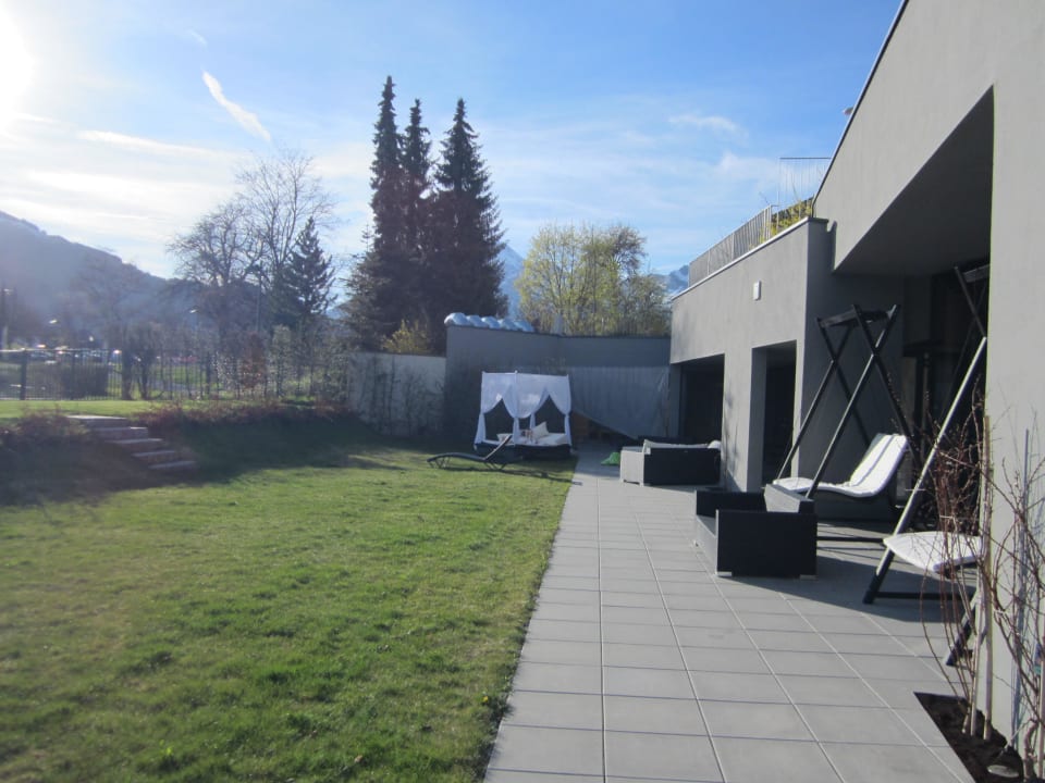 Gartenbereich vor dem Wellnessbereich Ritzenhof – Hotel und Spa am See