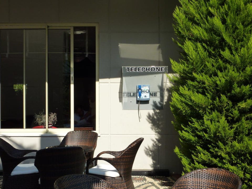 Kartentelefon (vorm Hoteleingang rechts) My Home Resort