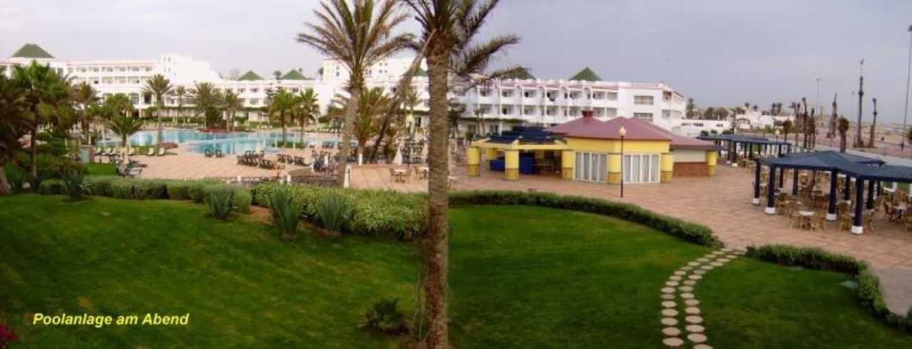 Blick auf die Poolanlage Iberostar Waves Founty Beach