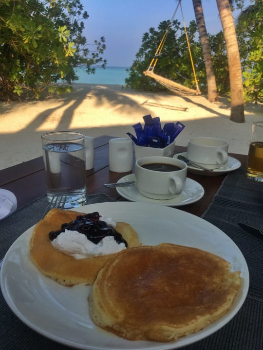 Frisch gemachte Pancakes zum Frühstück mit super aussicht Summer Island Maldives