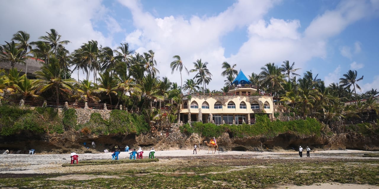 Strand Bahari Beach Hotel