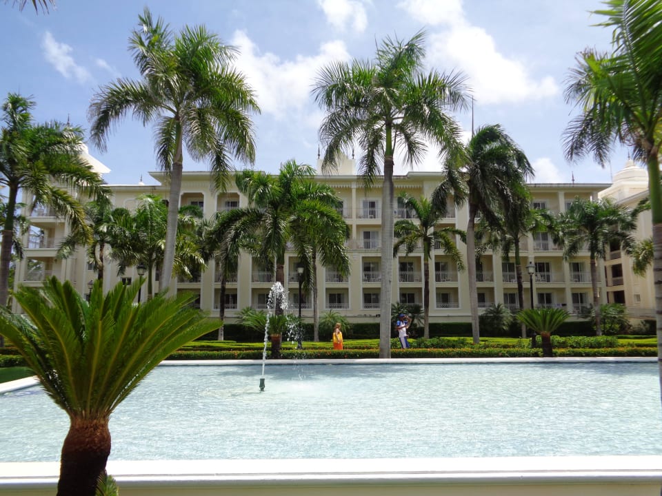 Springbrunnen im Garten Hotel Riu Palace Punta Cana