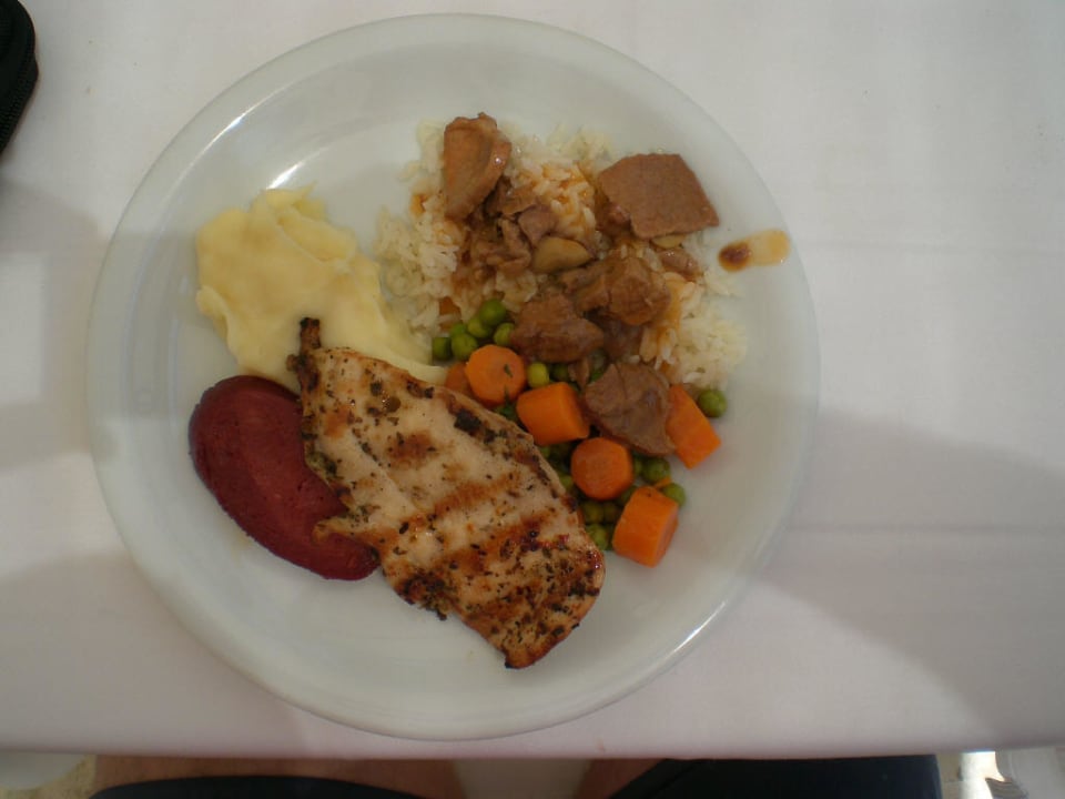Teller beim Mittagessen Miramare Queen Hotel