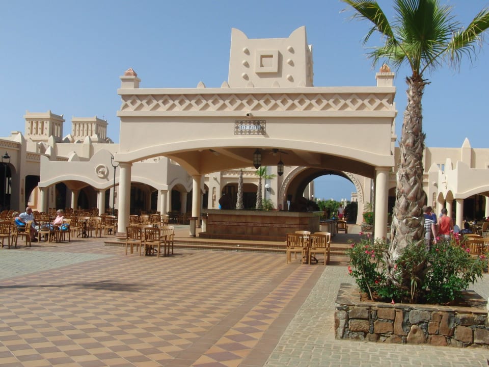 Die Rabil Bar im Zentrum der Anlage Hotel Riu Touareg