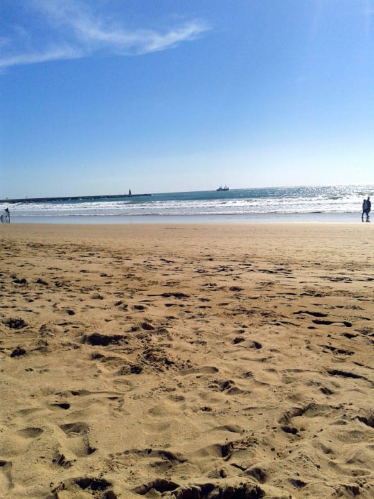 Sehr breiter Strand NH Marina Portimão Resort