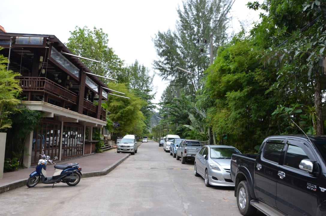 Strasse davor Khaolak Oriental Resort - Adults only