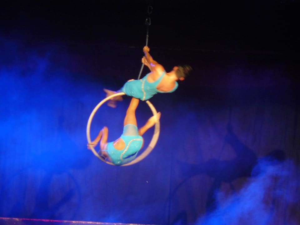 Show nocturno Iberostar Waves Tucan