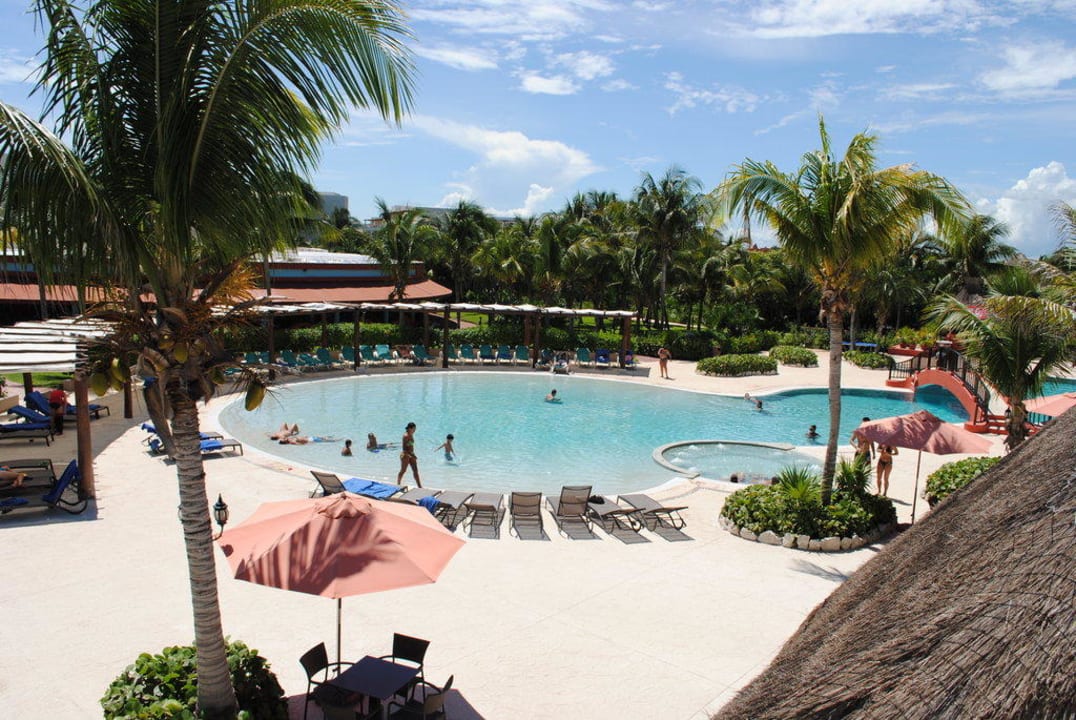 Ein Teil der Poolanlage Catalonia Playa Maroma