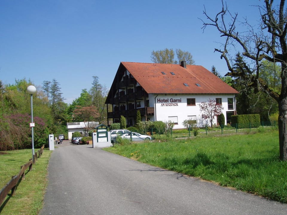 Einfahrt zum Hotel Hotel Am Kurpark Garni