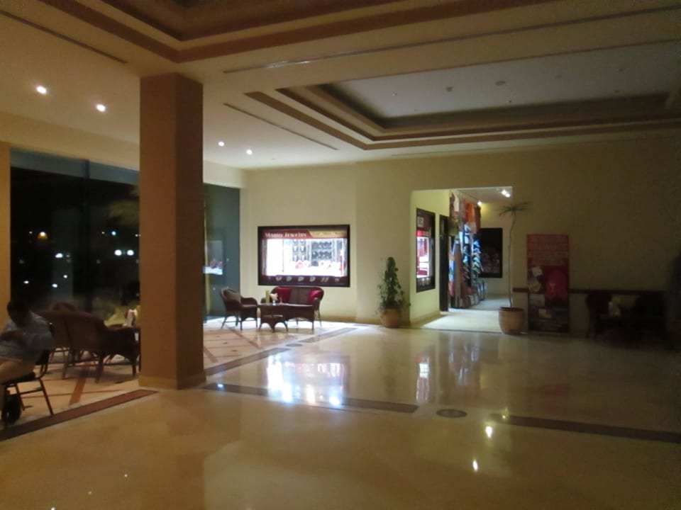 Blick zu den Geschäften Three Corners Sea Beach Resort