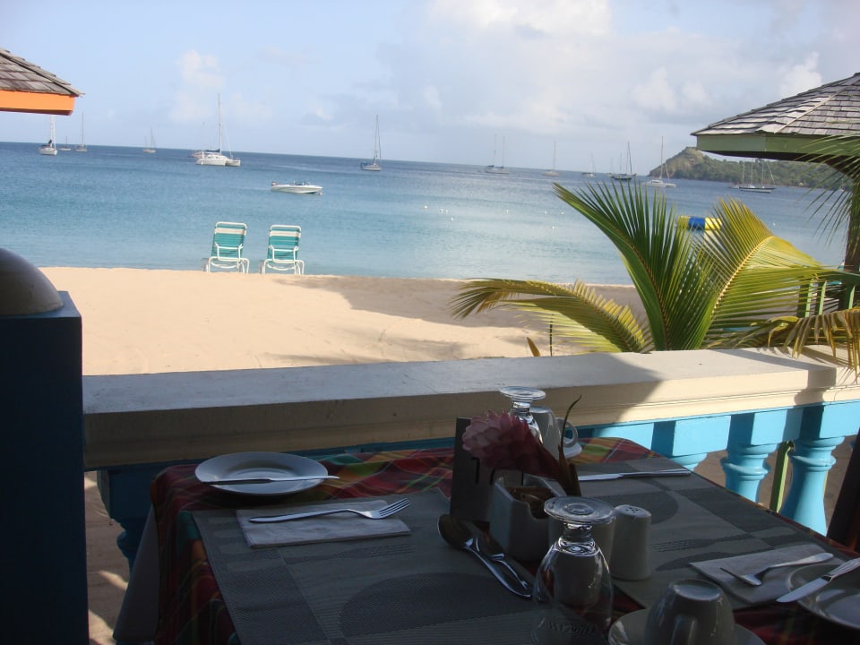 Karibisches Frühstück am Meer Bay Gardens Beach Resort