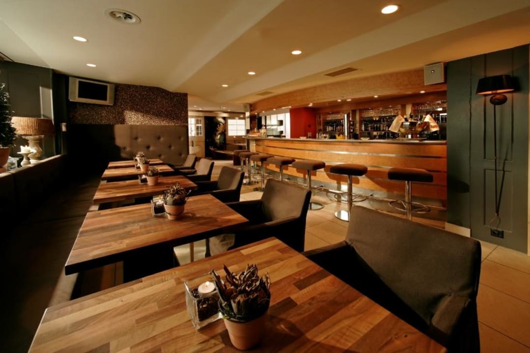La Perla Bar Hotel Lenzerhorn – Alpine Stay, Spa & Savour