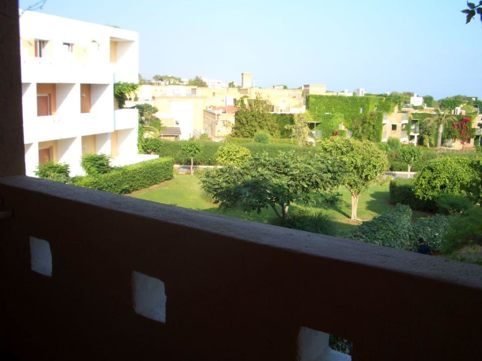 Aussicht vom Balkon in die Anlage Anissa Beach & Village