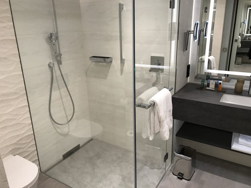 Riesen Bad Deluxe Hilton Munich Airport