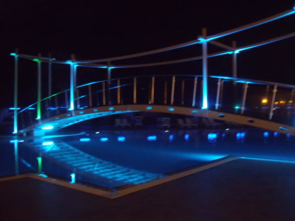 Poolbrücke Saturn Palace Resort Hotel