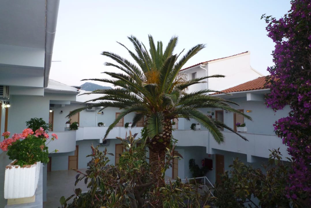 Innenbereich des Hotels Acharavi Beach Hotel
