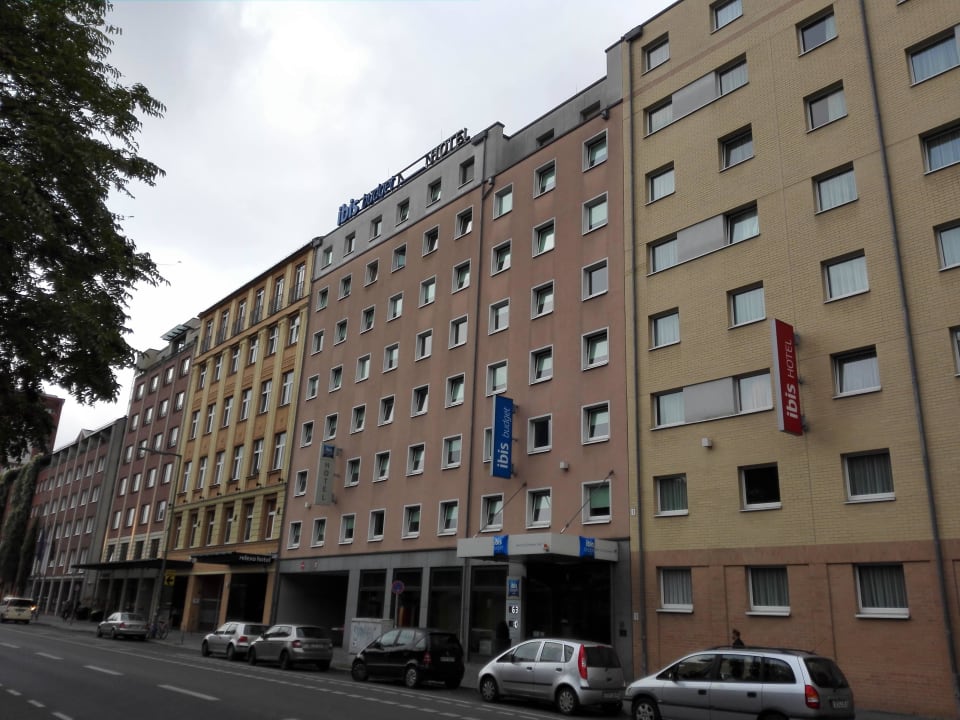 Blick auf die Hotelzeile ibis budget Berlin City Potsdamer Platz