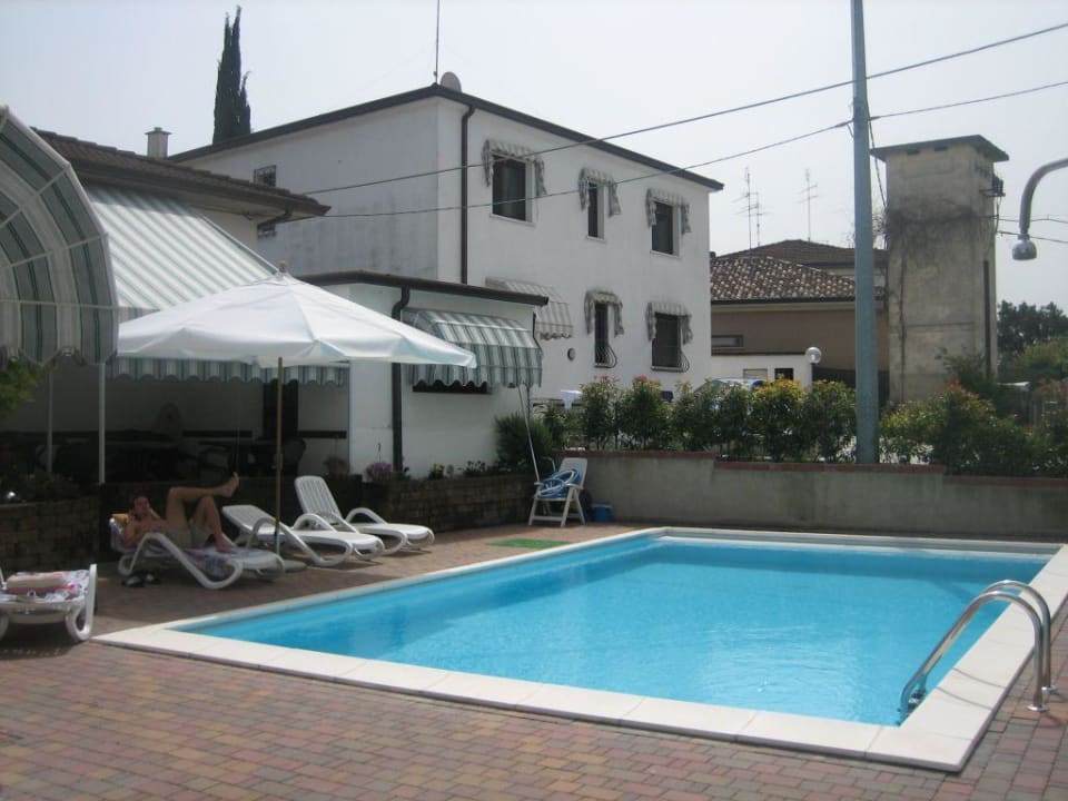Pool Residenza Ai 4 Olivi B&B