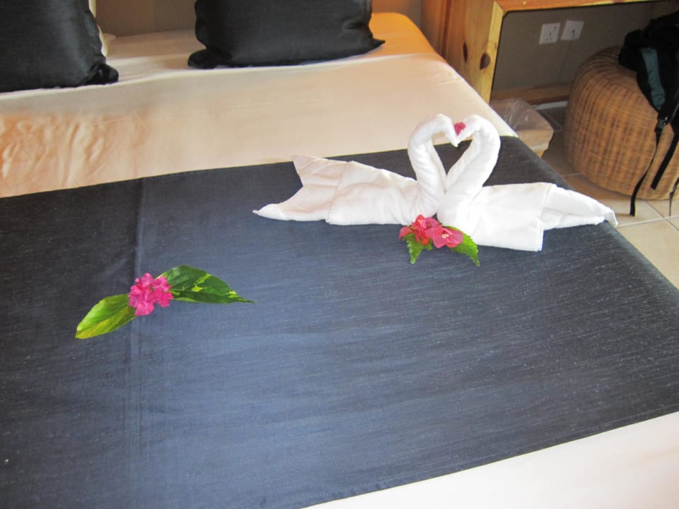 Handtuchkunstwerke auf dem Bett Veranda Pointe aux Biches Hotel
