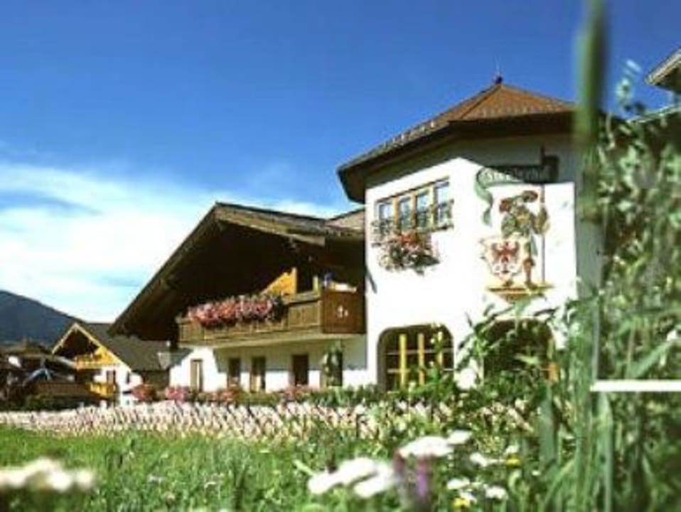 Außenansicht "Tirolerhof" im Sommer Hotel Tirolerhof