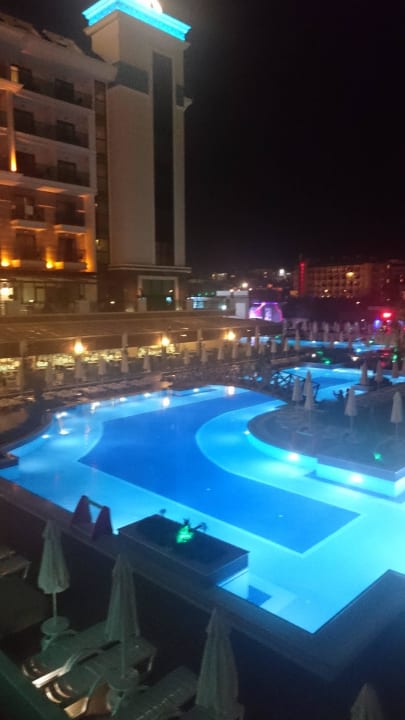 Nocny widok z tarasu Luna Blanca Resort & Spa
