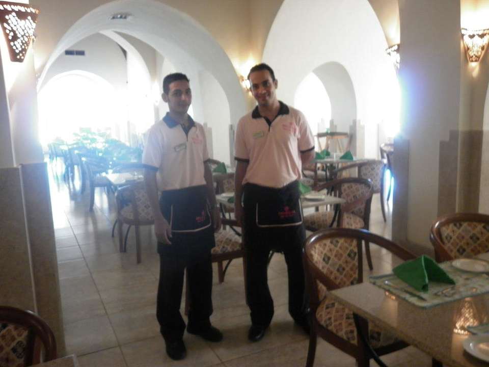 Zwei Service-Boys Shams Alam Beach Resort