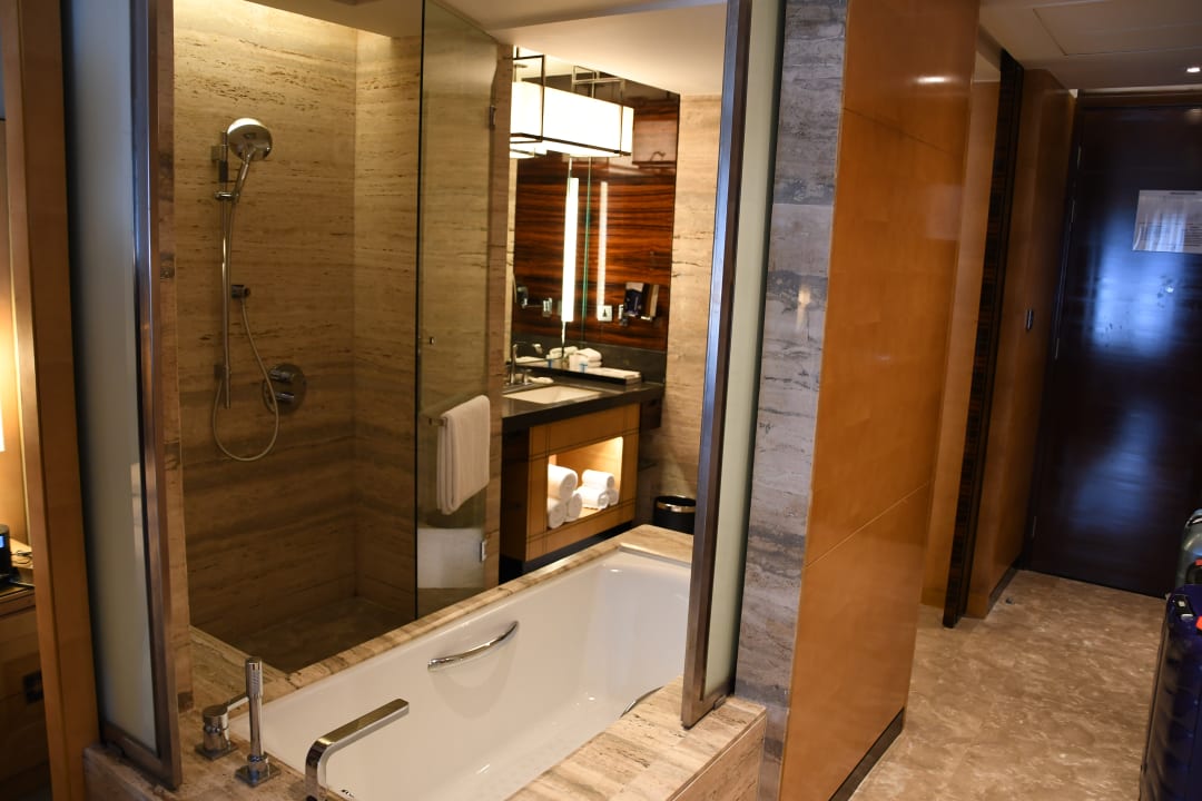 Zimmer JW Marriott Hotel New Delhi Aerocity