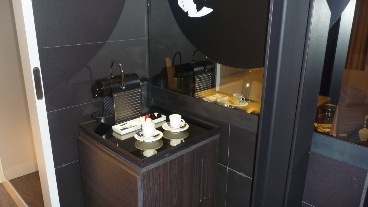 Espressomaschine + Minibar H10 Port Vell