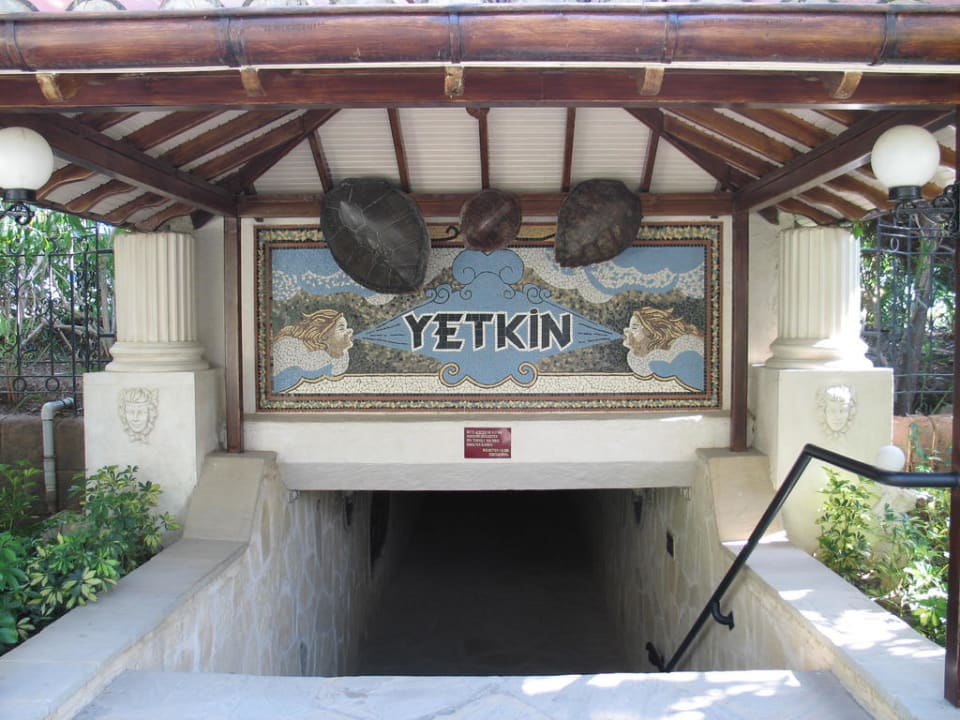 Durchgang vom Hotel zum Strandbereich Hotel Yetkin