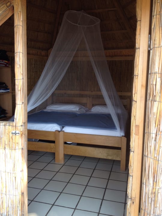 Doppelbett in unserer Hütte Pine Beach Pakostane