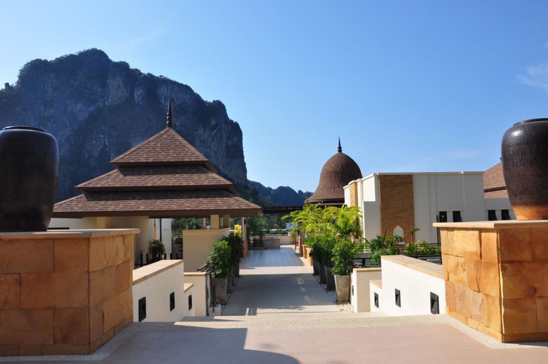 Widok z lobby Avani Ao Nang Cliff Krabi Resort