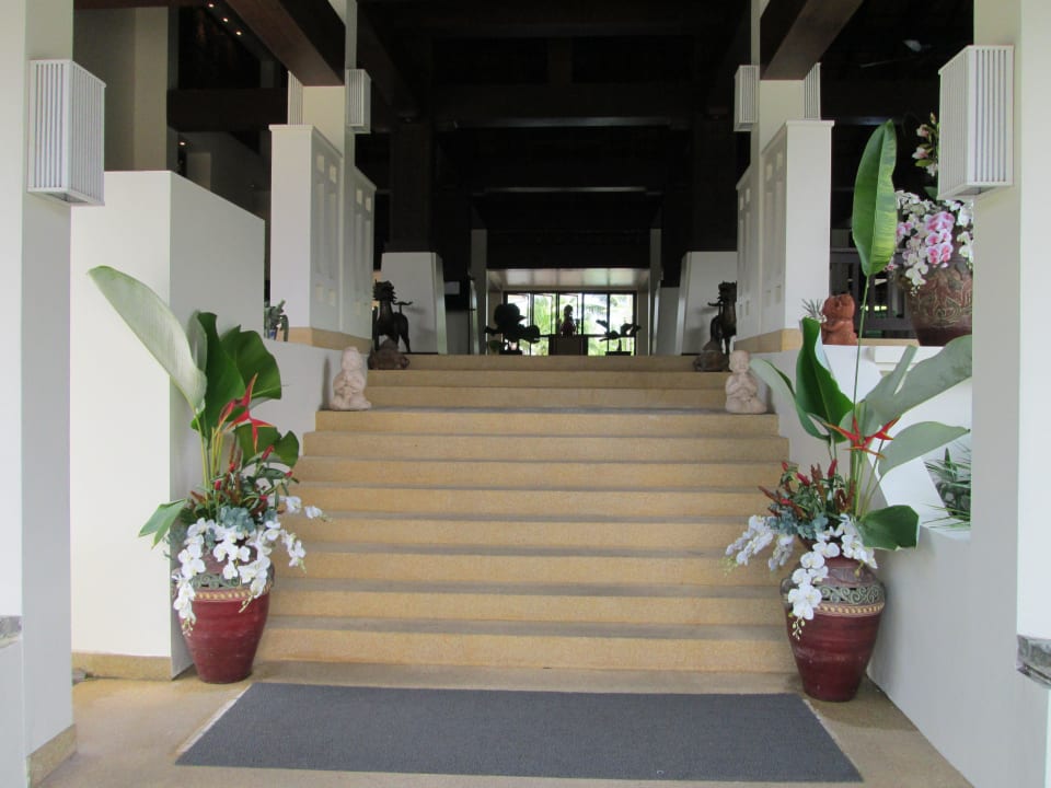 Der Haupteingang zum Briza The Briza Beach Resort Khaolak