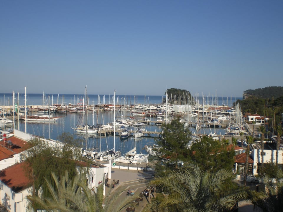 Die Marina neben dem hotel İmperial Turkiz Resort Hotel