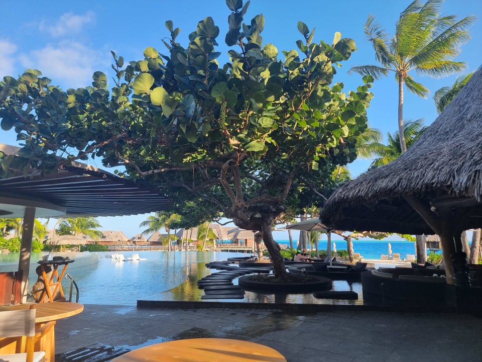 Pool Conrad Bora Bora Nui