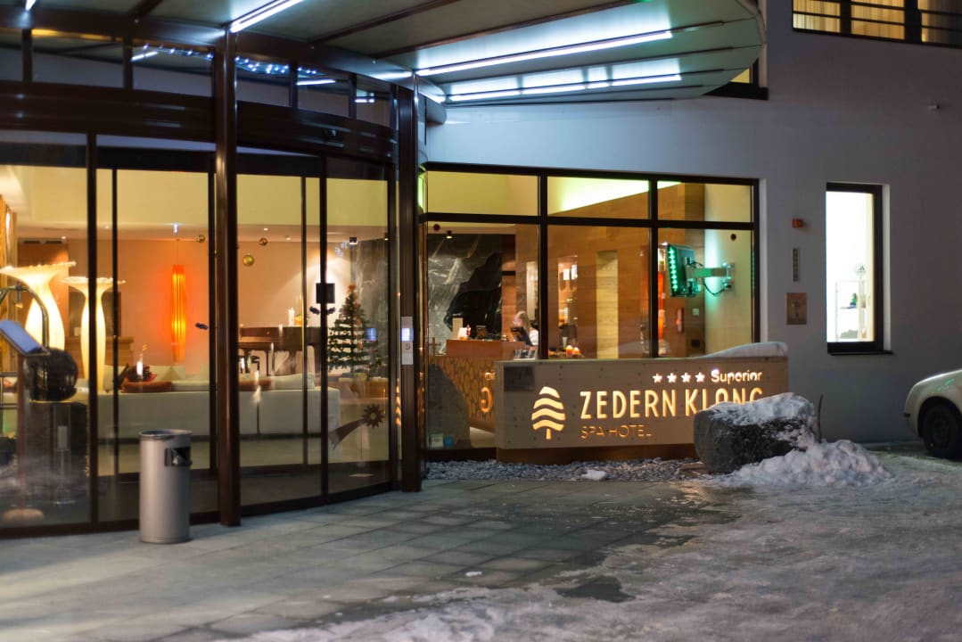    Eingang Spa Hotel Zedern Klang