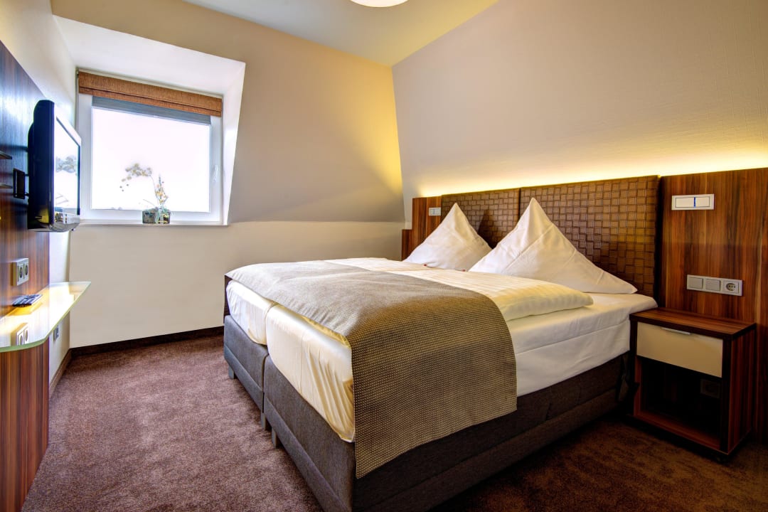 Schlafzimmer Suite NordWest-Hotel Am Badepark
