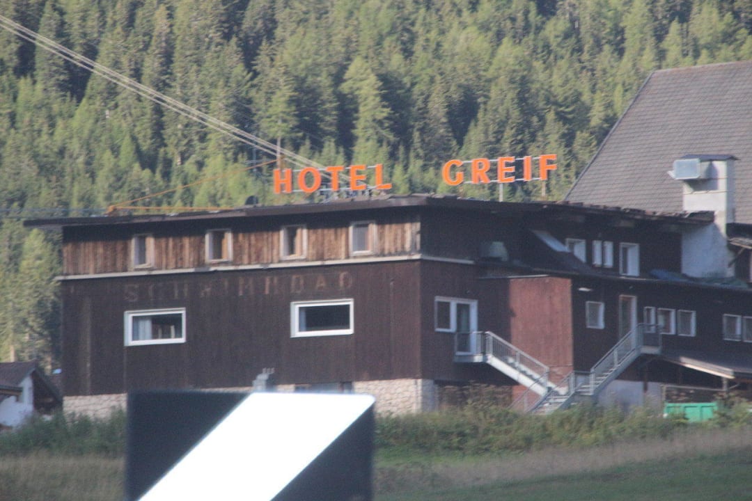 Ansicht von der Gadertaler Straße TH Corvara - Greif Hotel