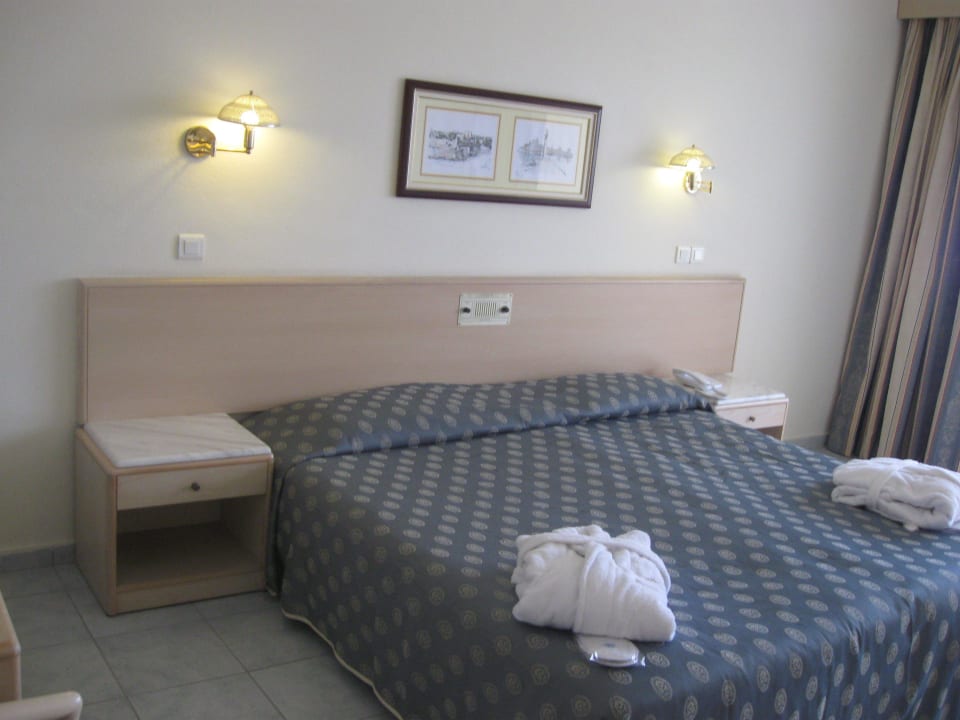 Breites Bett Hotel Kalithea Mare Palace