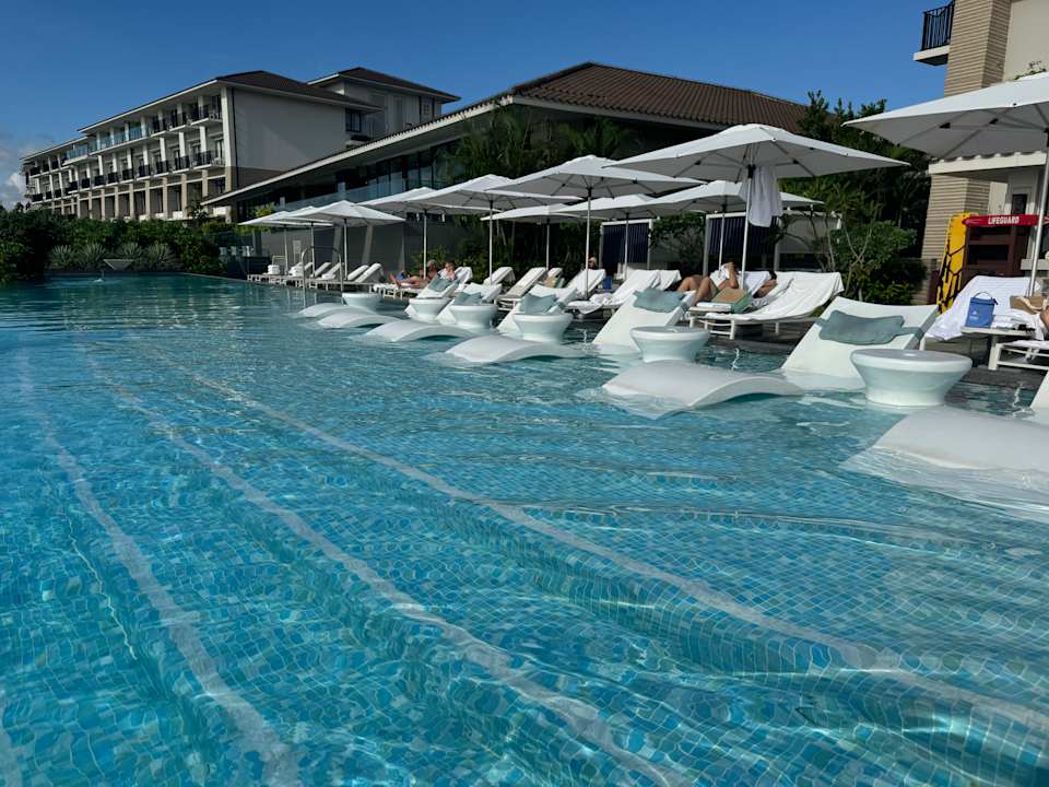 Pool Halekulani Okinawa