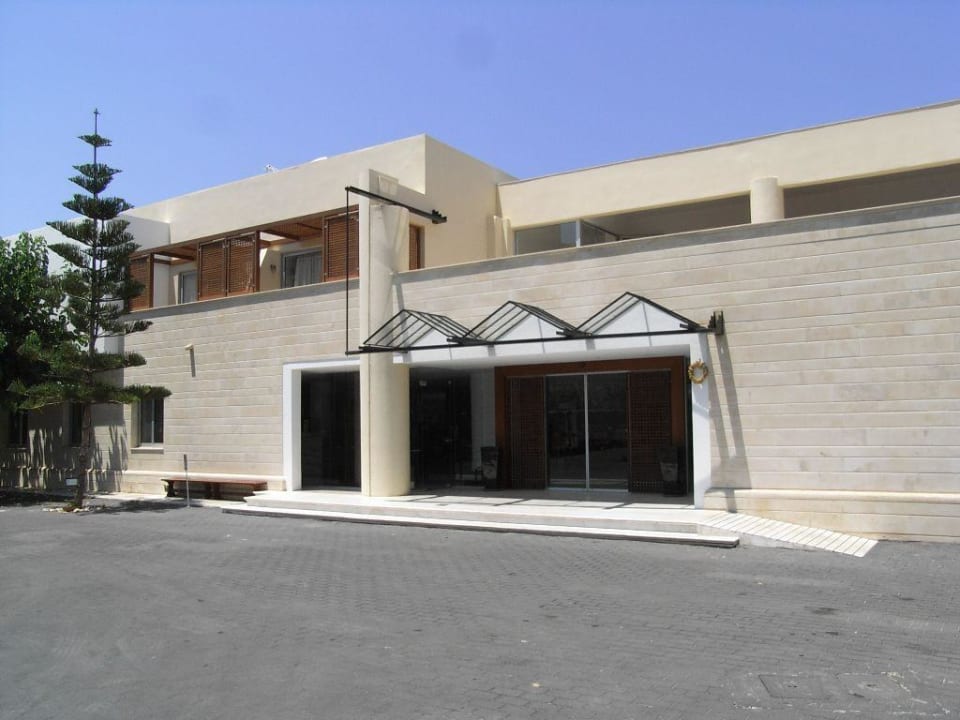 Haupteingang des Cretan Malia Park Phãea Cretan Malia