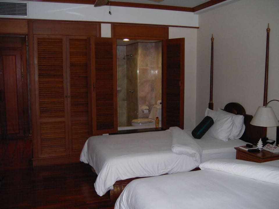 Direktblick vom Zimmer ins Bad Chada Thai Village Resort