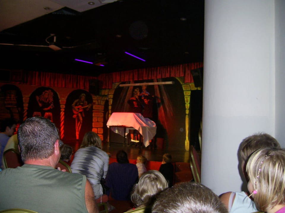 Die beiden Klavierspieler bei der Abendshow Hane Family Resort