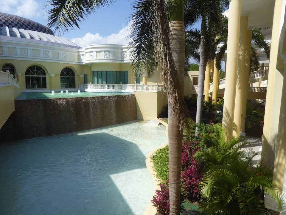 Wodospad przy holu JOIA Paraiso by Iberostar