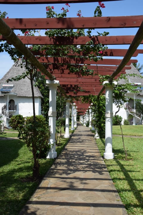 Gartenanlage Neptune Village Beach Resort & Spa